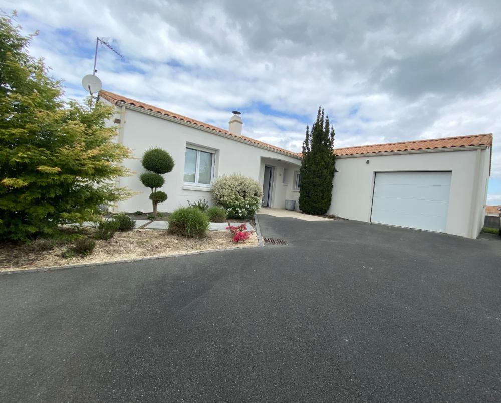 allée de jardin et garage